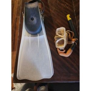 Vintage Dolphino Snorkeling Mask Snorkel US Divers Fins Medium Water Goggles